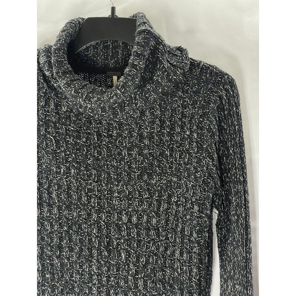 FREE PEOPLE Women's Black Twisted Cable Knit Cuffed Turtleneck Sweater SZ M - Picture 3 of 9